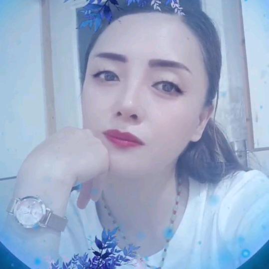 冬雪傲梅，不畏严寒