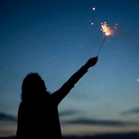 一杯茶里的茉莉花