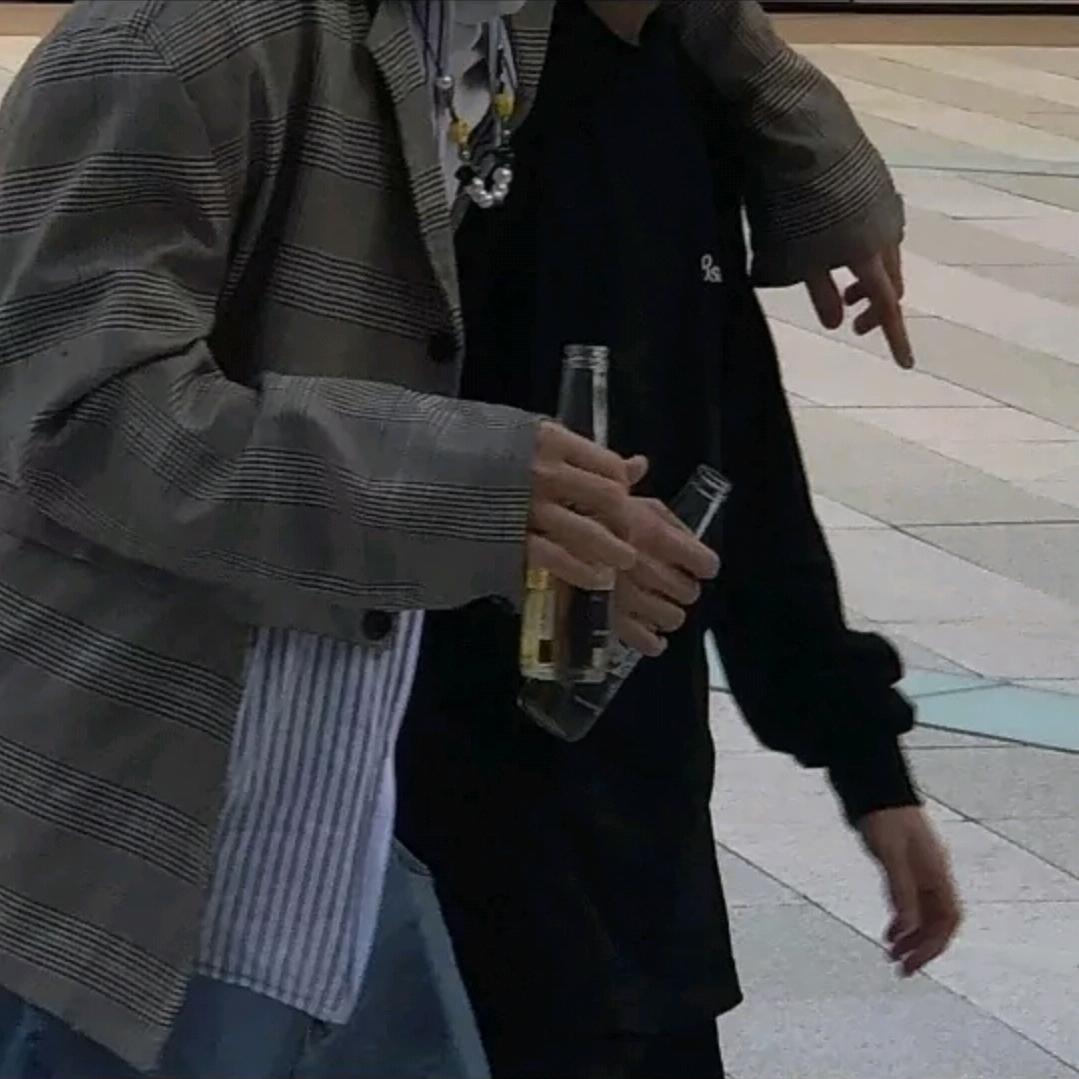Kk✨       ☆
