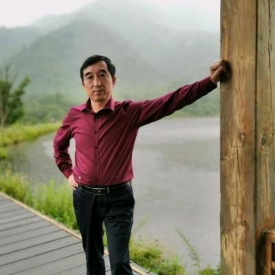 东张西望