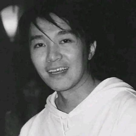 草原孤独的狼