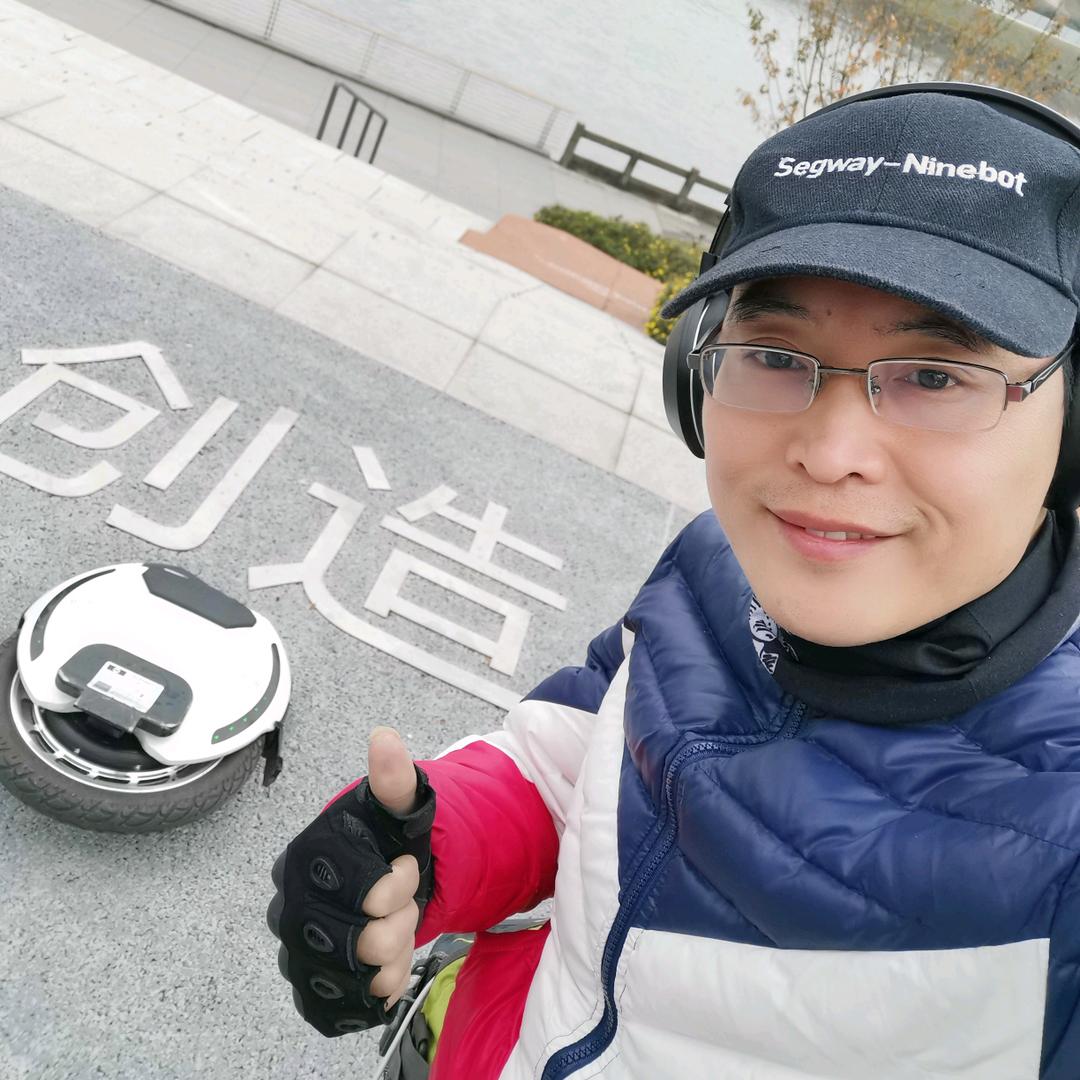 春风平衡车运动