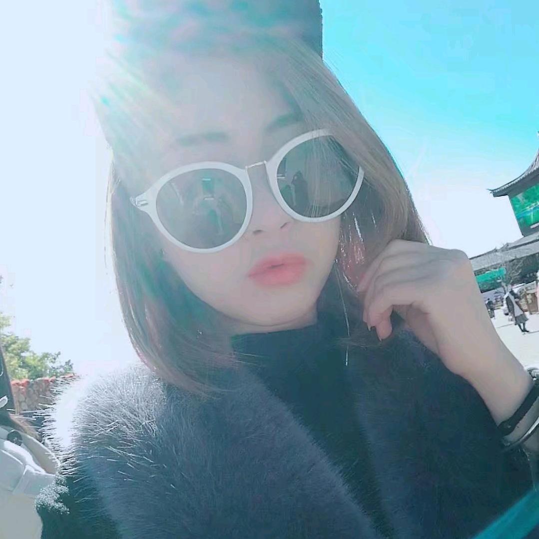 莫小佩
