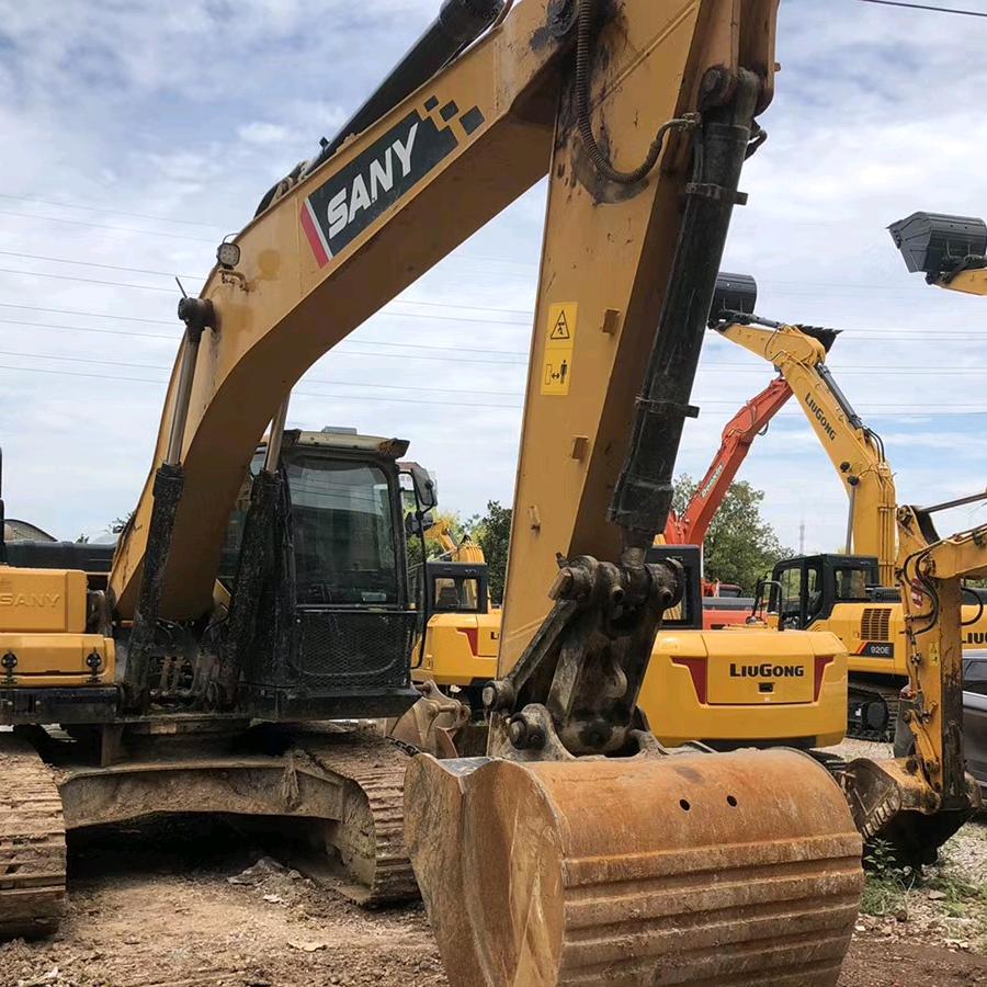 李亮 吴楚工程机械租赁公司