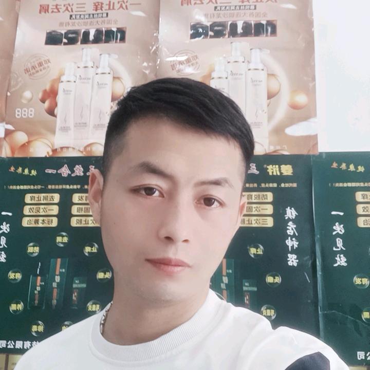 纤纤手光耀减龄发型设计