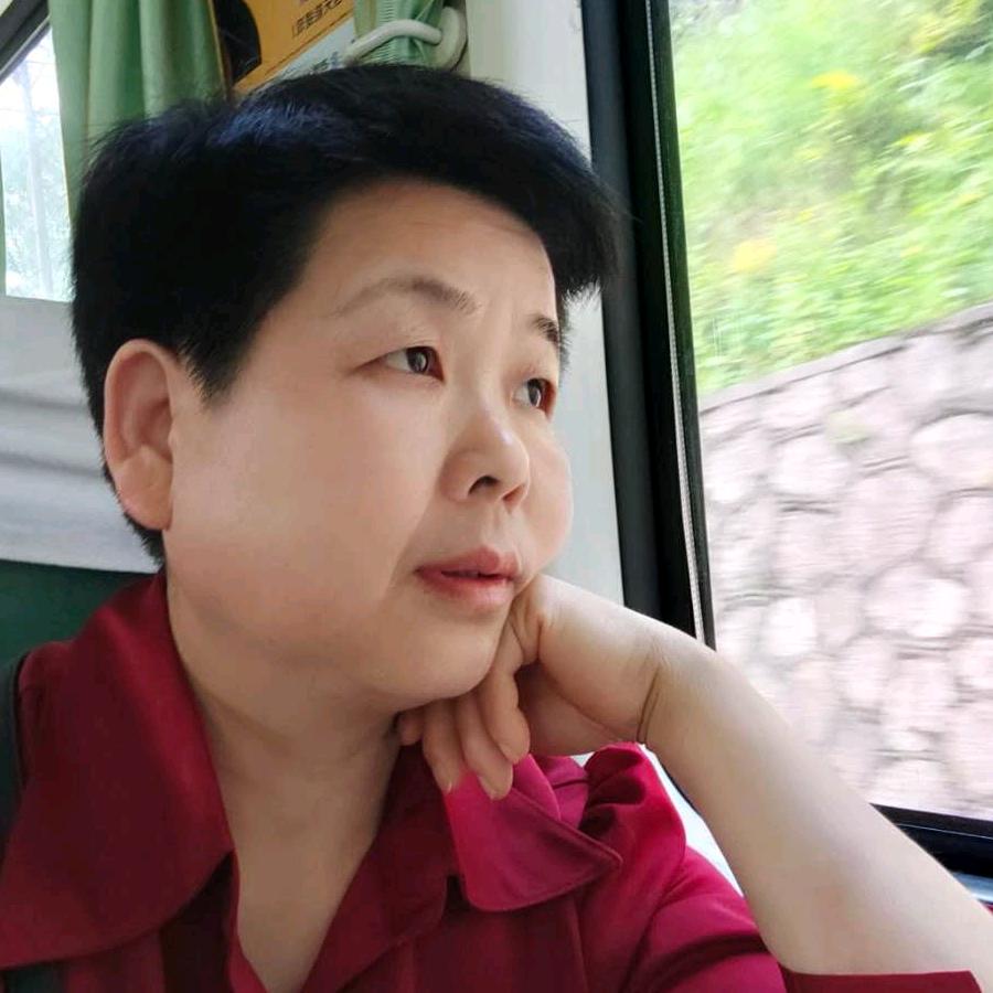 某小小