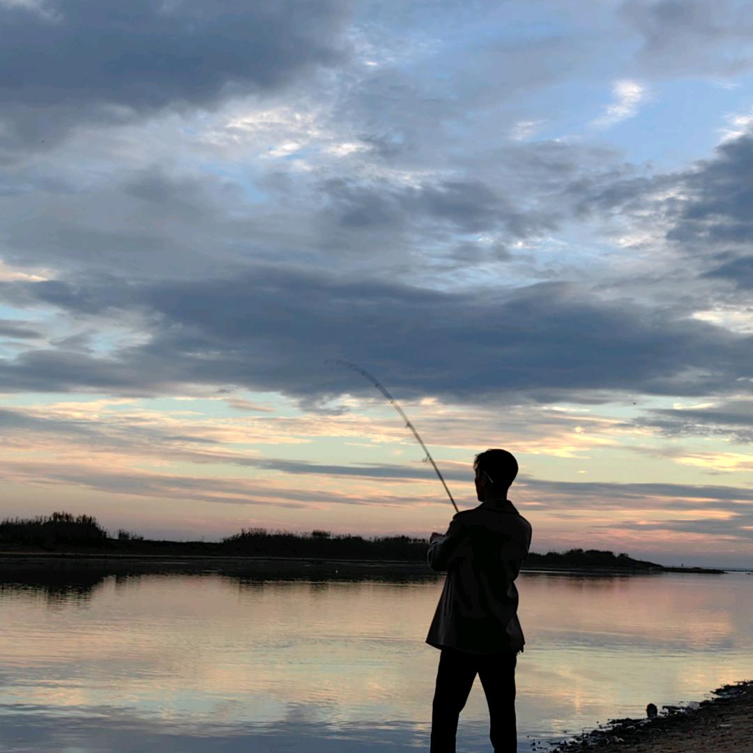 爱路亚的挖机驾驶员