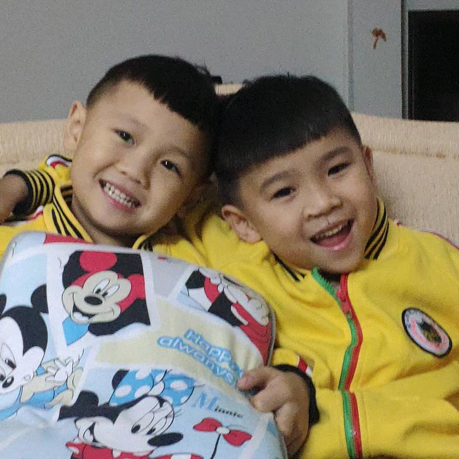 冷冷街中我独自在徒步