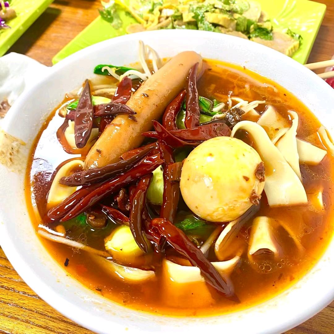 勾魂牛肉板面