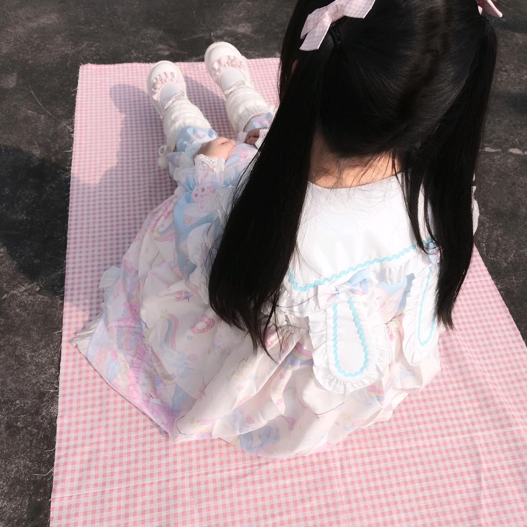 韦韦.