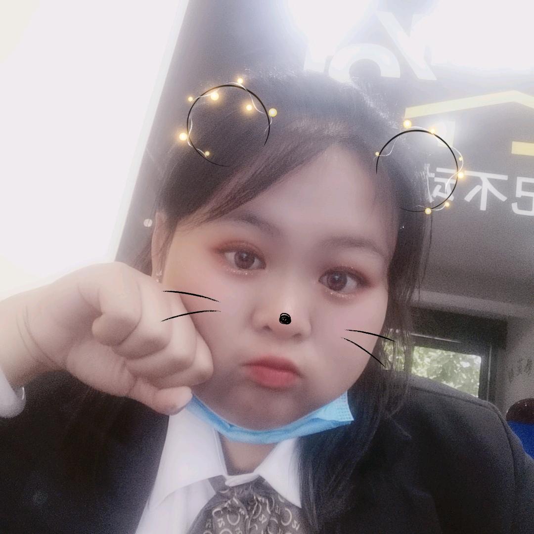 爱笑的小姐姐