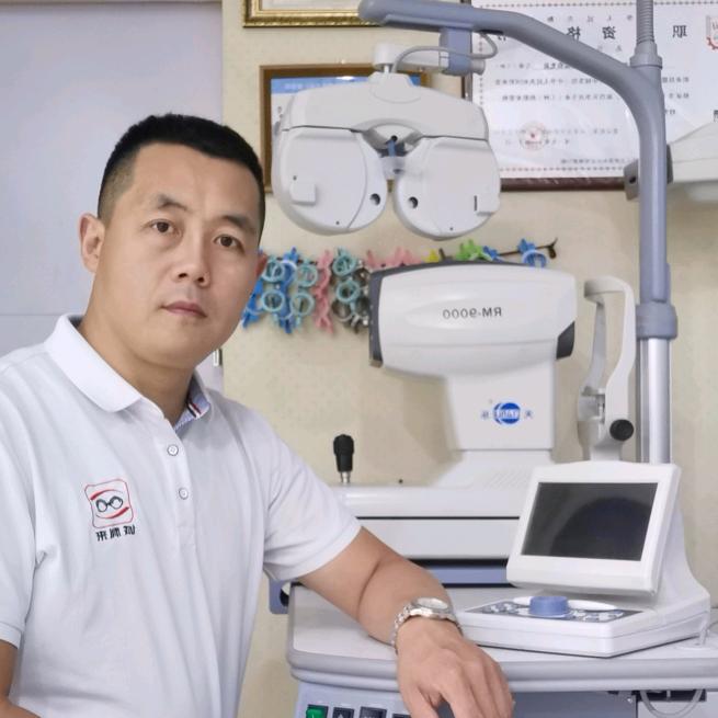 眼镜大叔