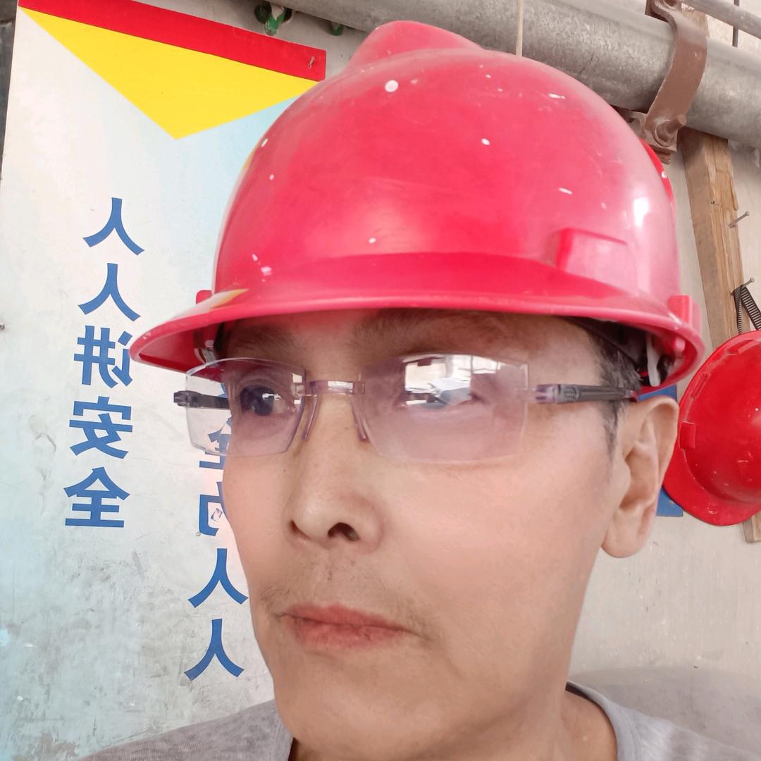 草莓苗大叔