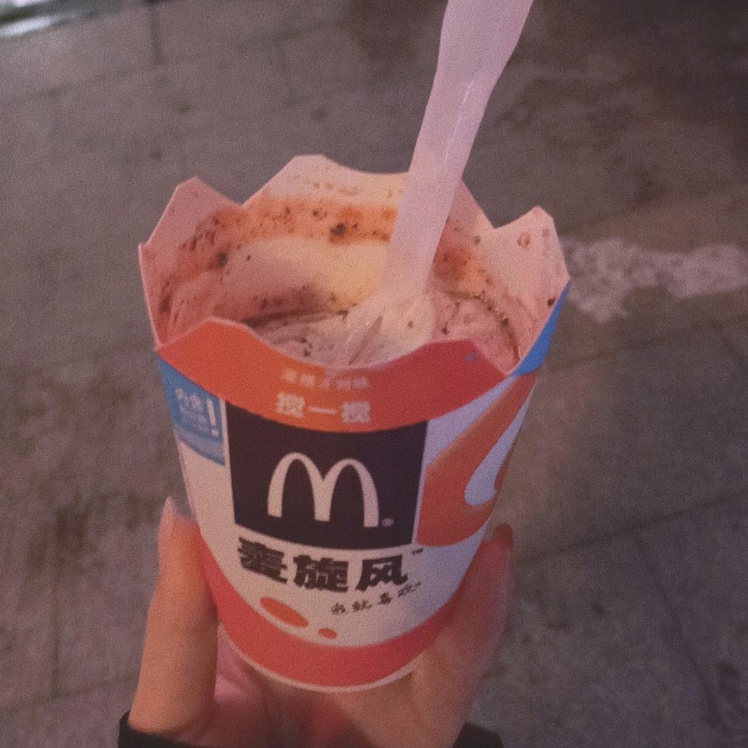 Vicky 洛