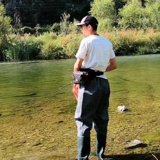 凯与路亚（摩旅游钓中）