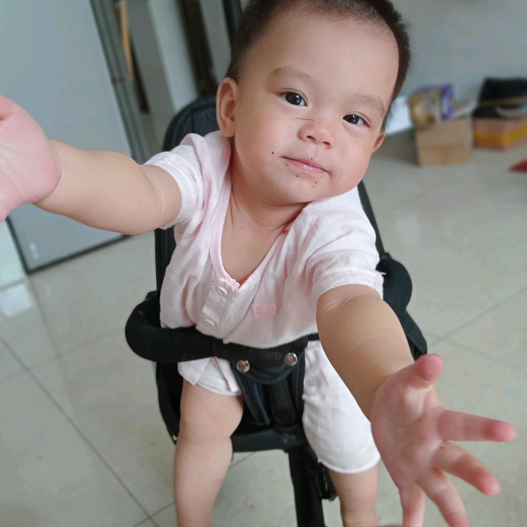 玲玲: