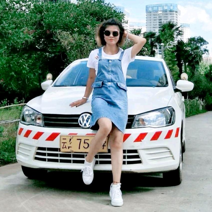 低调的学车教练