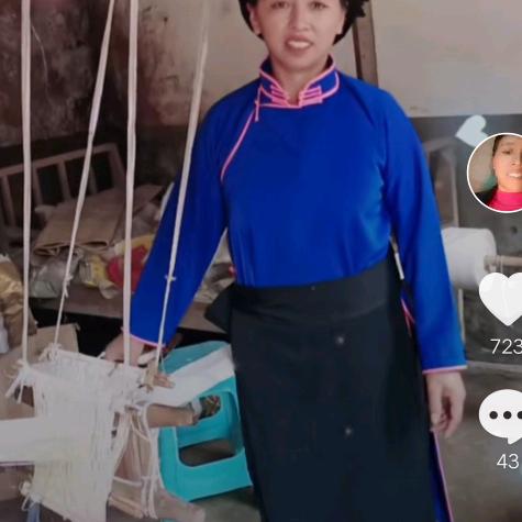 普古彝族服饰店