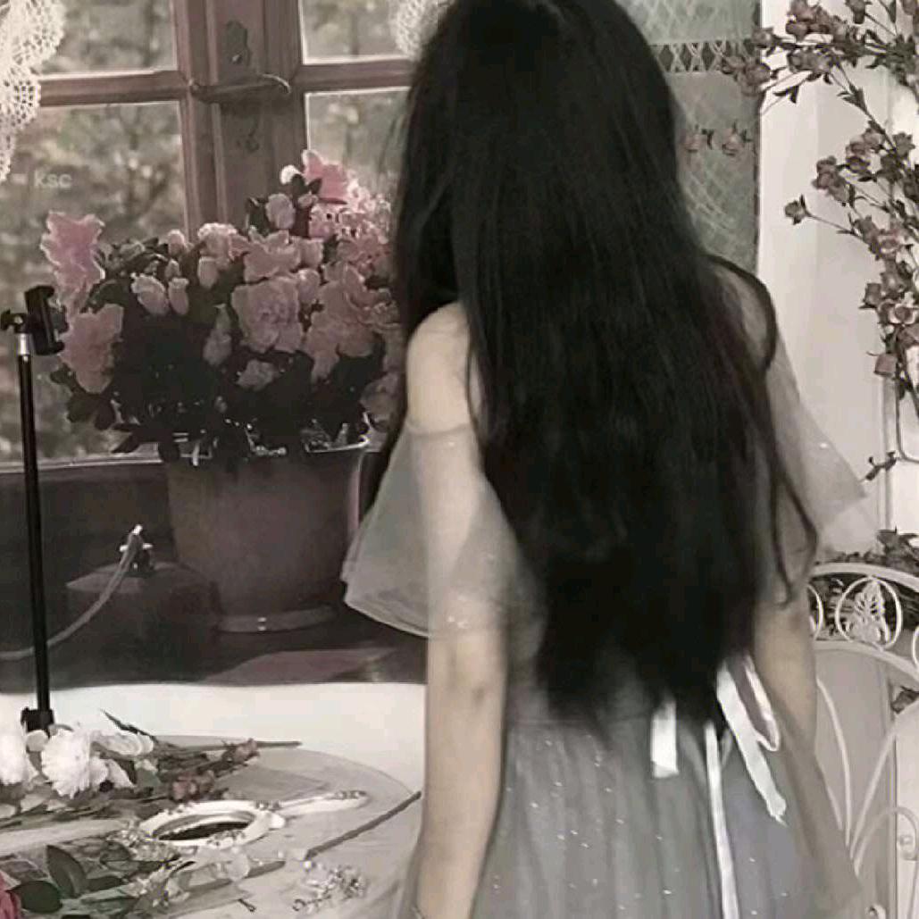 彤.
