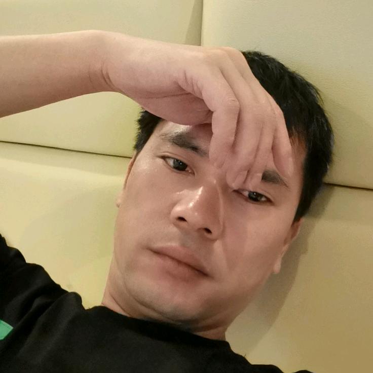 蹲街头解↘闷
