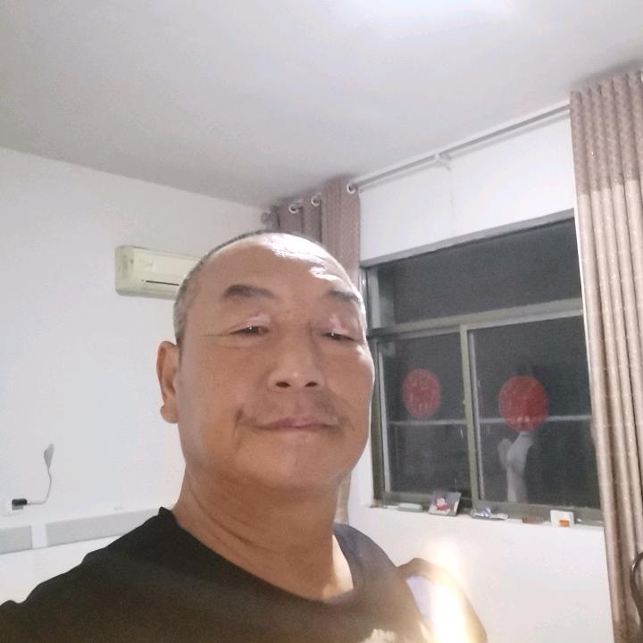 青青河边草