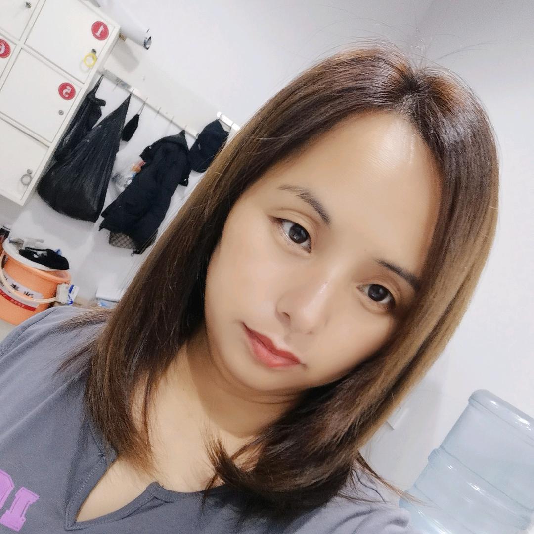 专业做灯得美女
