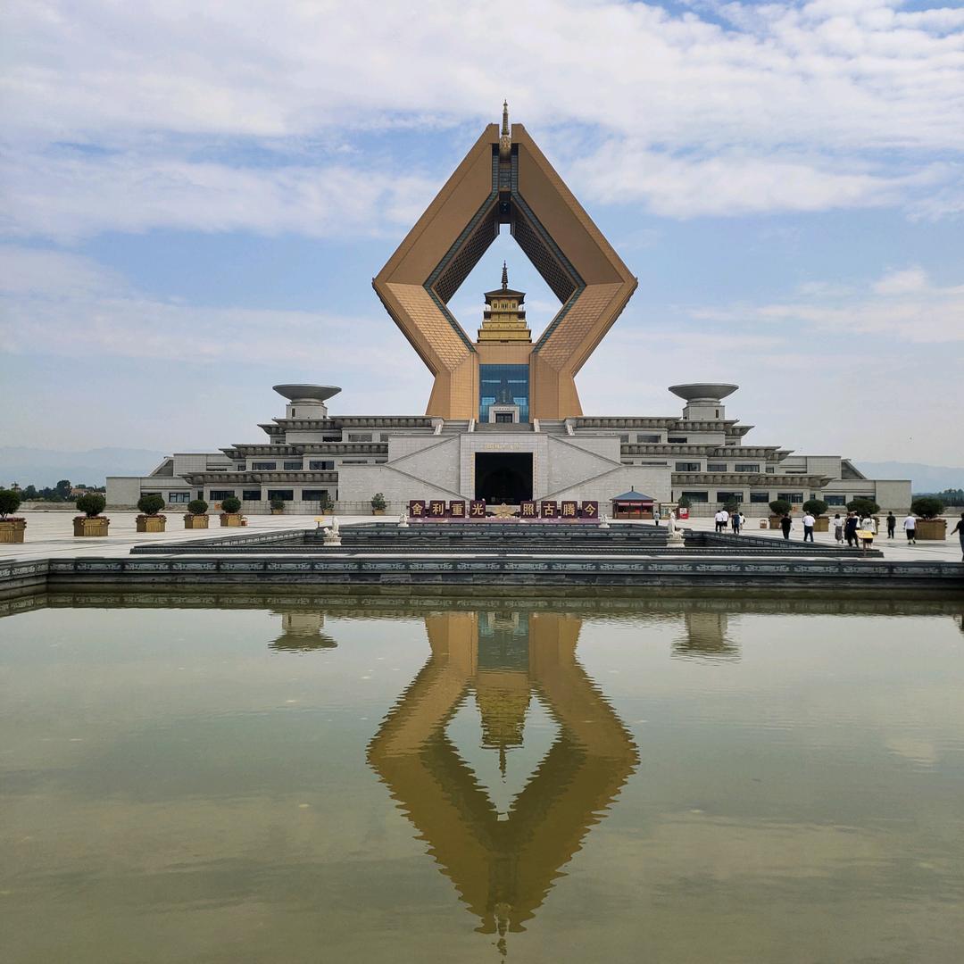 踏遍關山皆笑傲