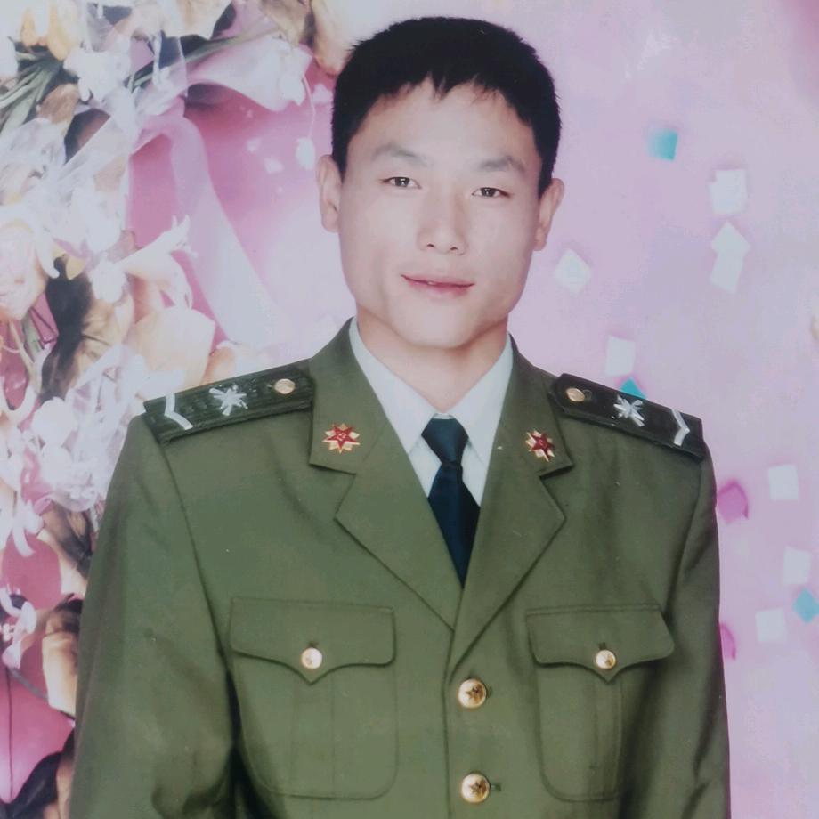 扛过枪的帅哥