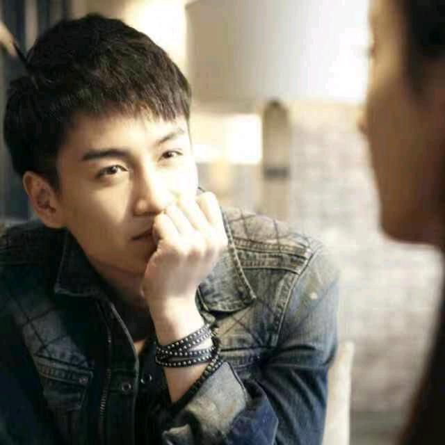 张德明   滨江杨浦路不平，晃进宝山城。