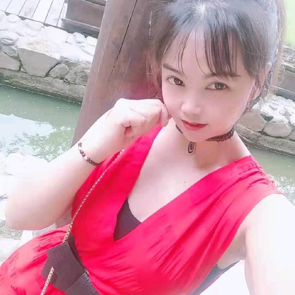 白浪东城国际潘洛希+衣周期快时尚女装店