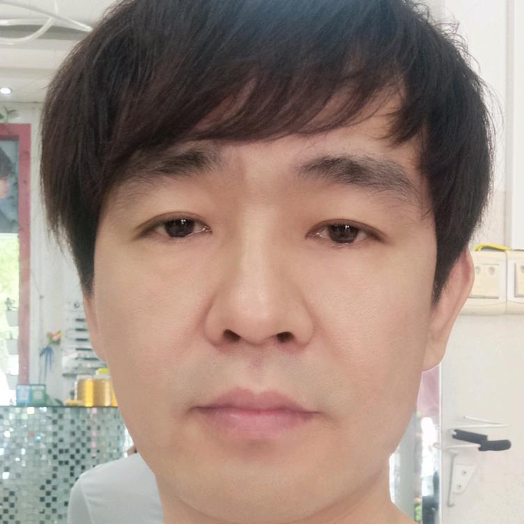 南召发之界根据脸型设计发型～王刚