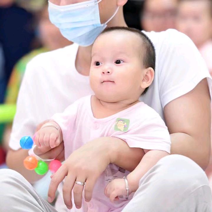 卷毛小桃子