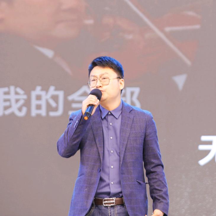 爱唱歌的数学老师