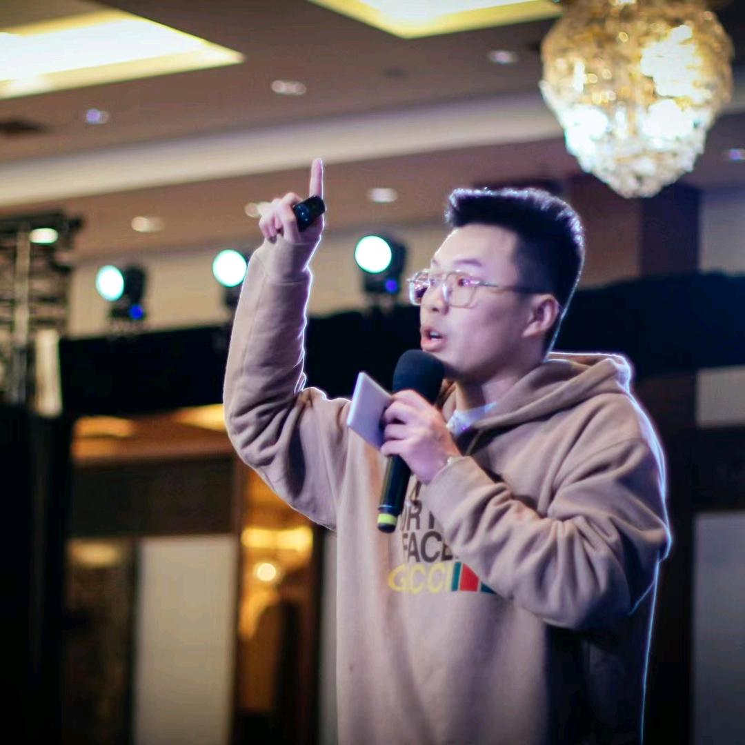 行走的校长-海龙