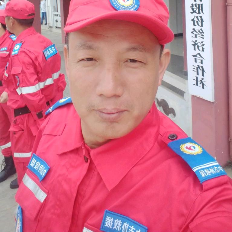 一生平安，专业家装贴瓷砖