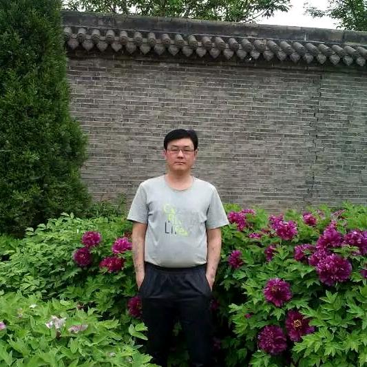 骑三轮车都是听戏的