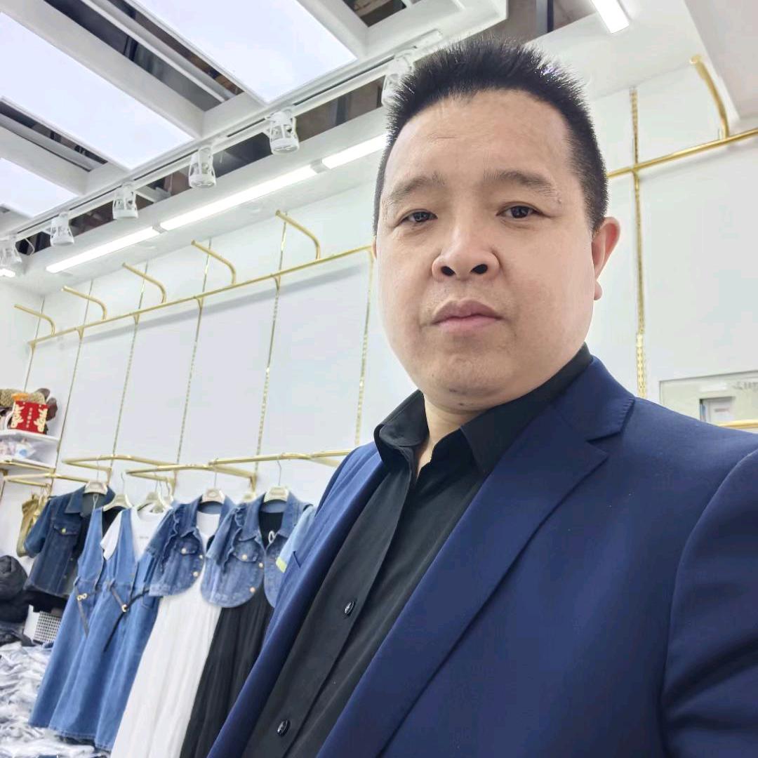 殷天亮服装买手直播供应链