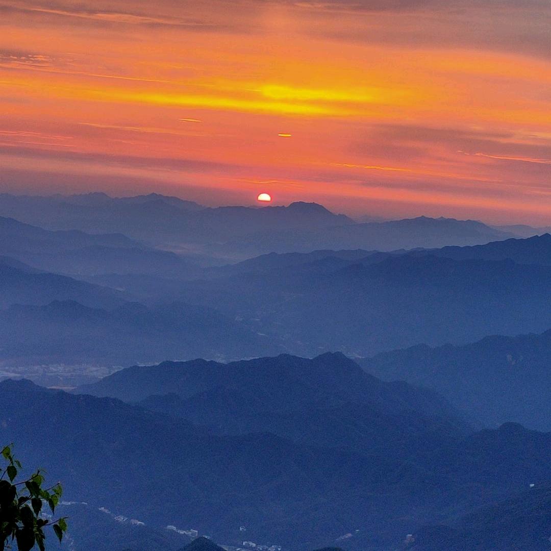 何丽