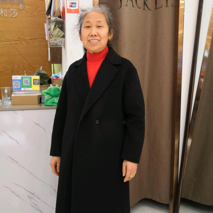 兰英（爱唱歌）