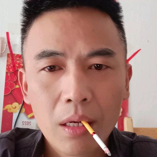 梁铭