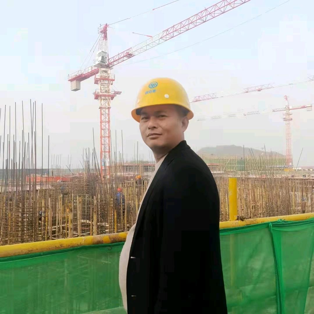 海边抽烟的老人