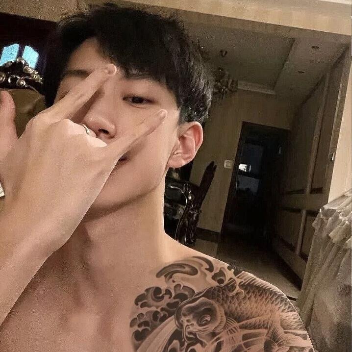 偷亲一口神明，攒一口袋星星