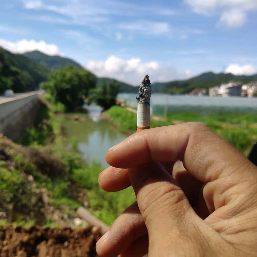 兜里有烟