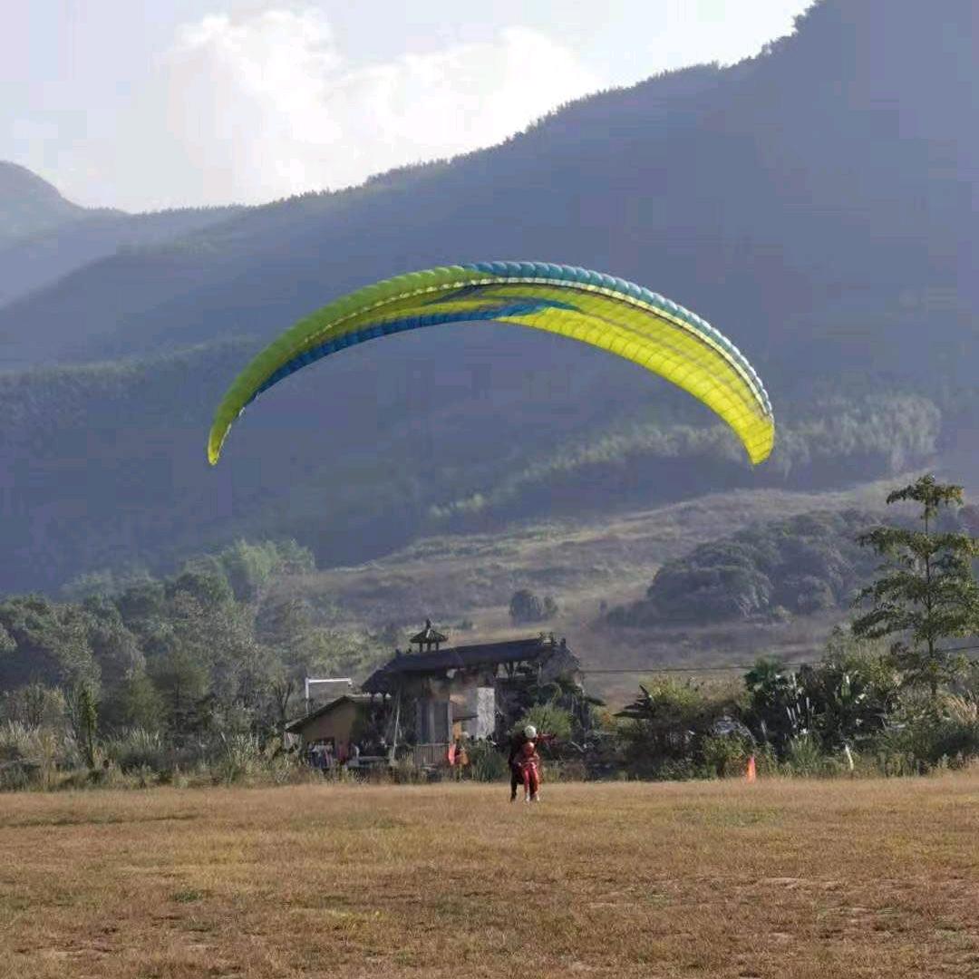 明月山滑翔伞
