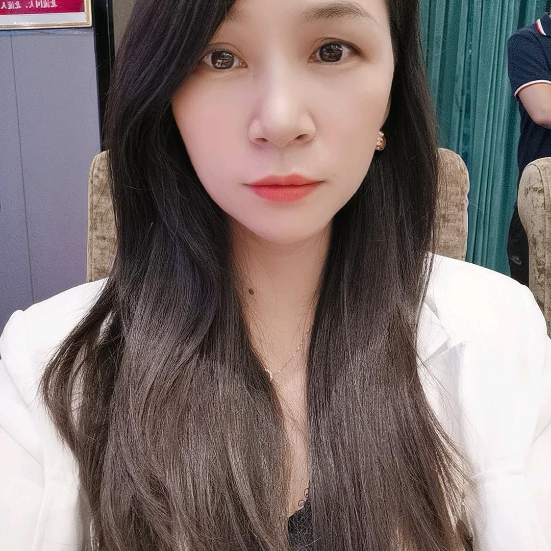 誉一地产楼小姐