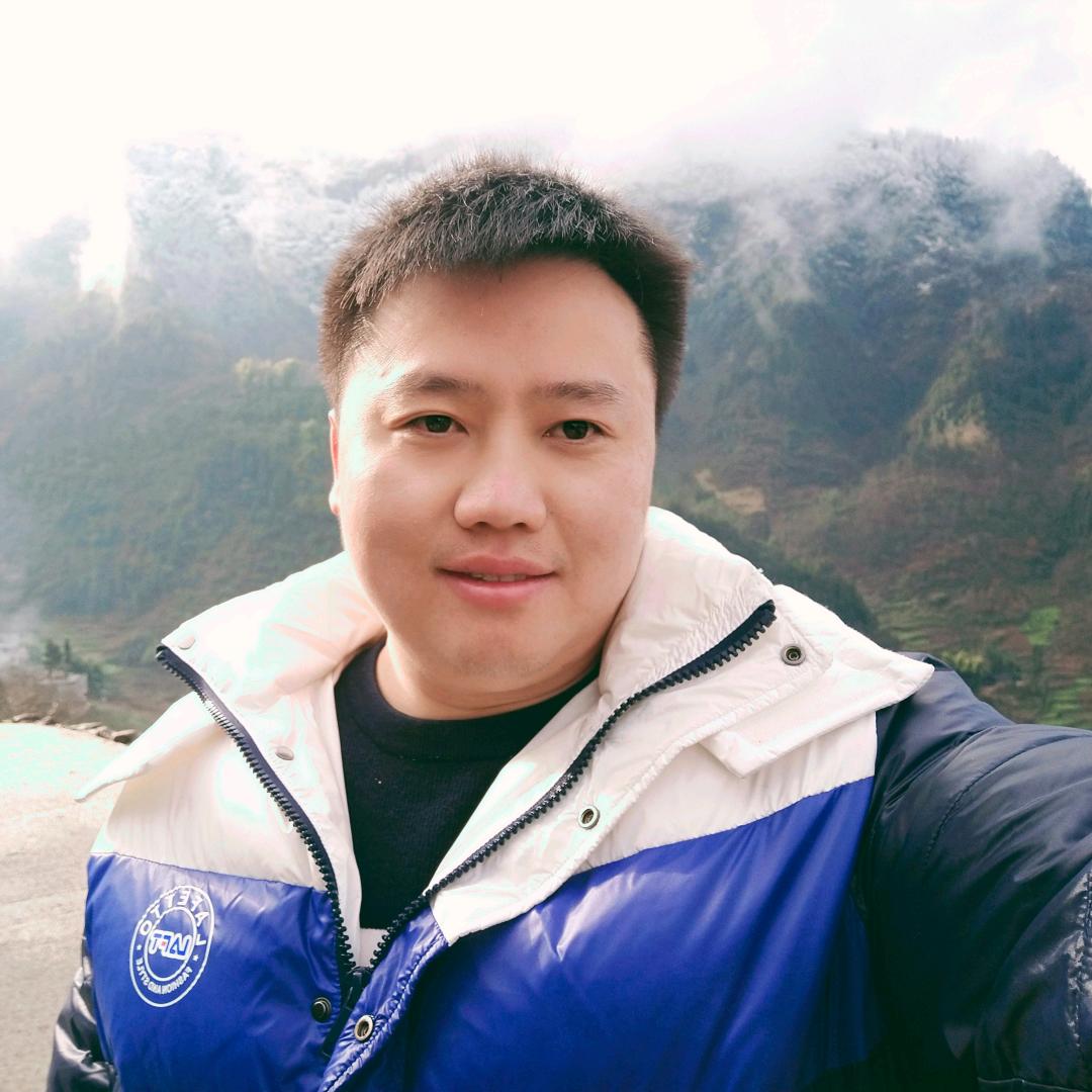 高大锅摆龙门阵