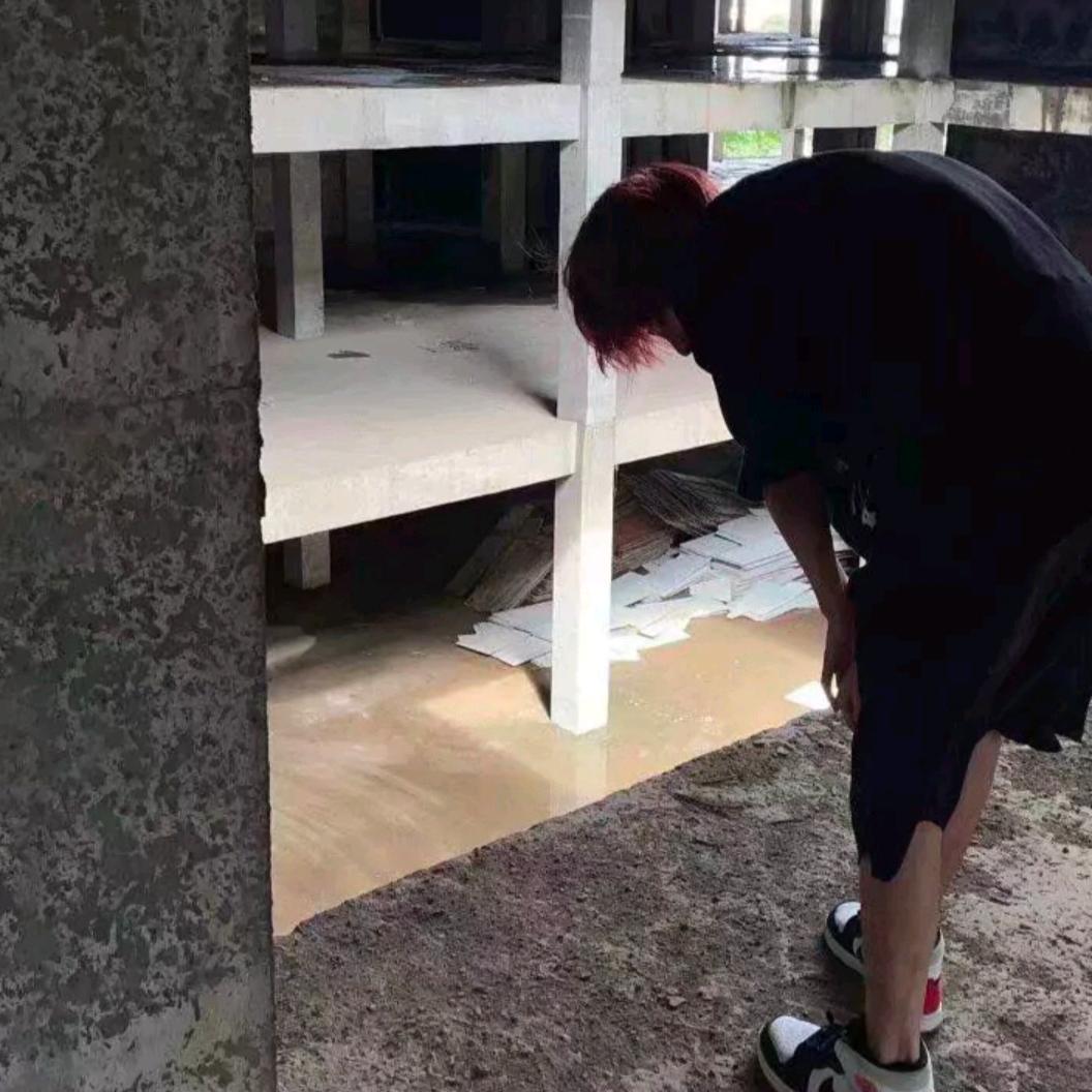 开心的螃蟹