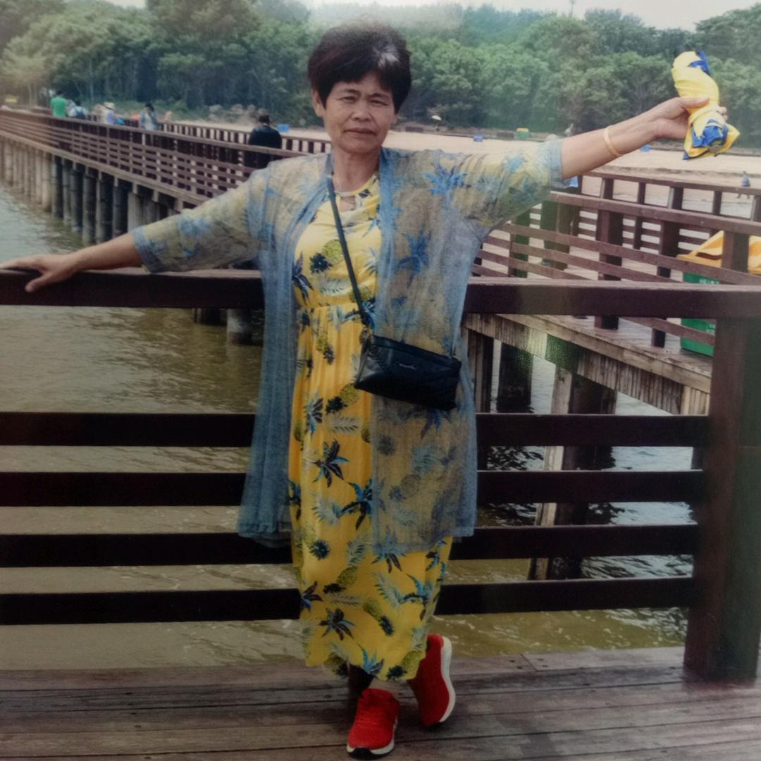 秀丽．