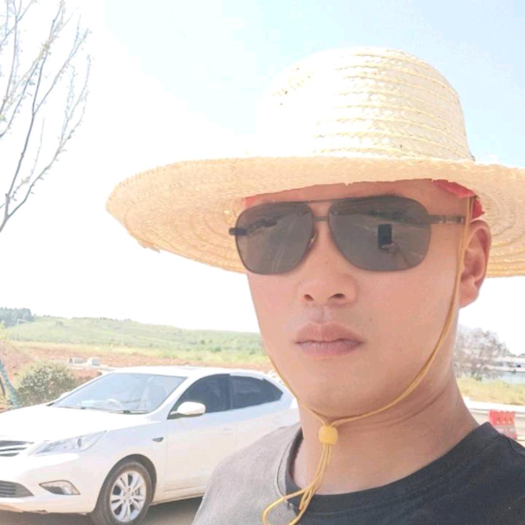 严哥:搅拌车配件销售，路灯施工按装维修。