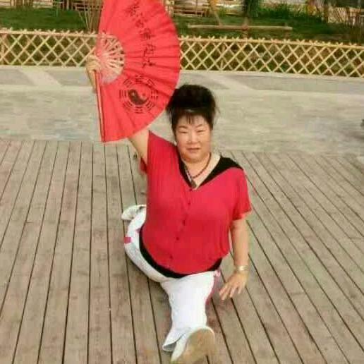 雪花中（的）白玫瑰